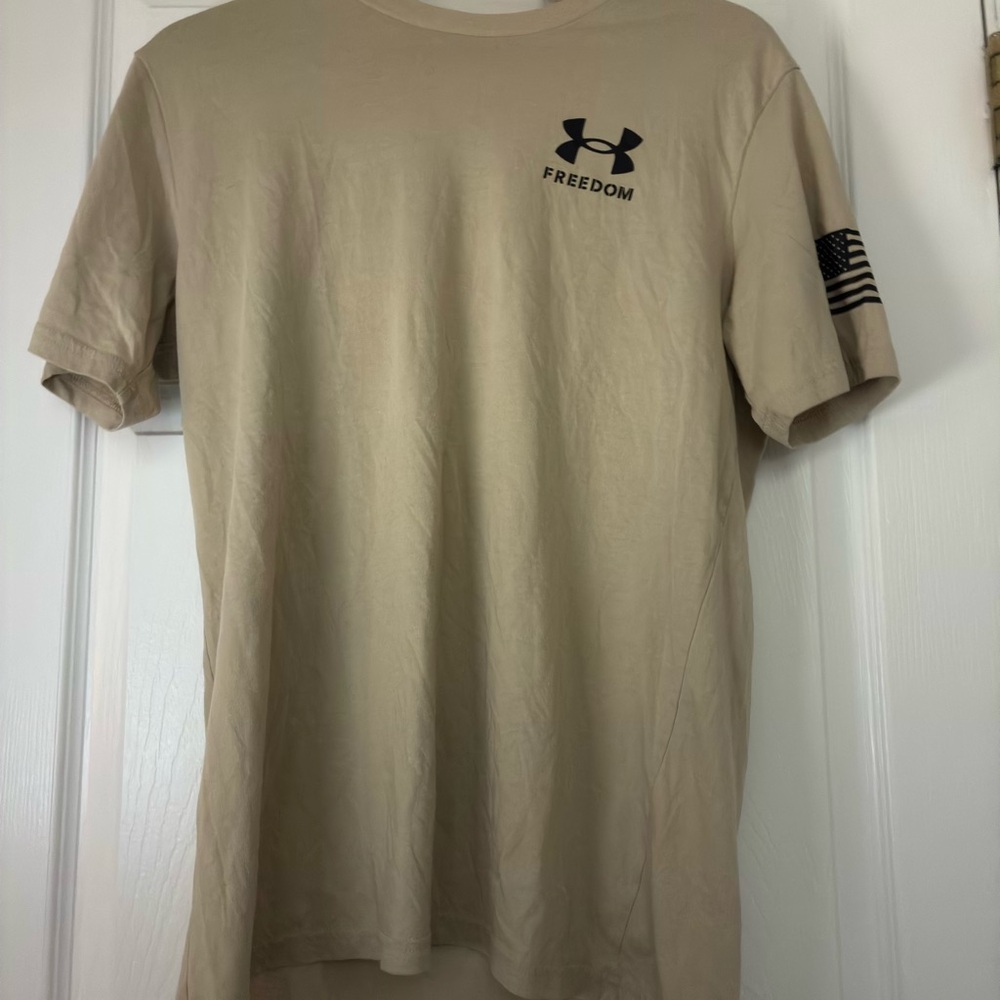 Under Armour Men's Short Sleeve Tee in Tan